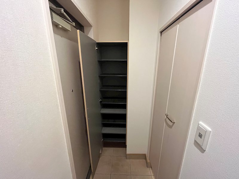 玄関　ルネス　ソフィア　台東区谷中3