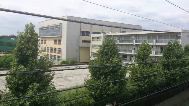 中学校　城北中学高等学校（中学校）まで568m
