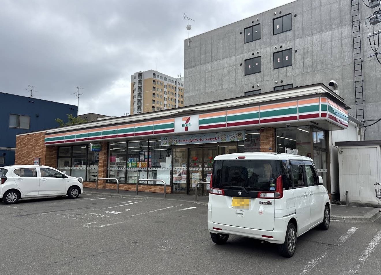 コンビニ　セブンイレブン札幌北18条東店（コンビニ）まで361m