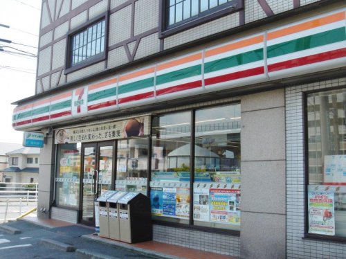 コンビニ　セブンイレブン 福大片江店（コンビニ）まで543m