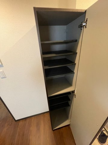 京急本線 屏風浦駅 徒歩6分 3階建 築8年の玄関写真