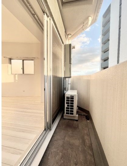 バルコニー　家具家電付きのお部屋となっております。