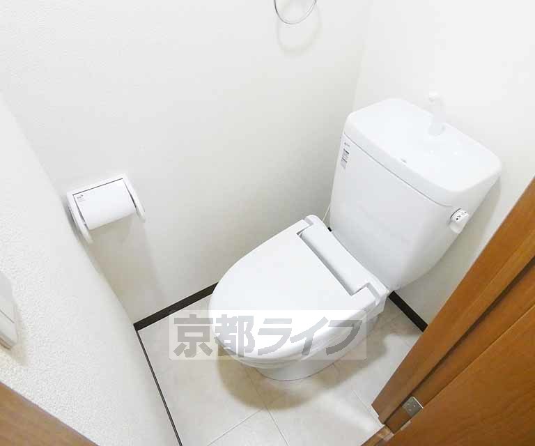 京阪本線 龍谷大前深草駅 徒歩10分 4階建 築16年のトイレ写真