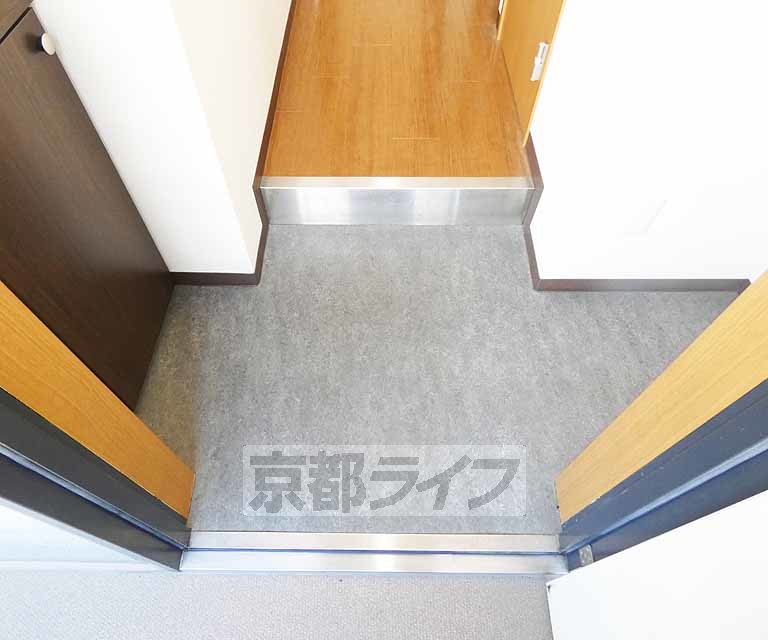 京阪本線 龍谷大前深草駅 徒歩10分 4階建 築16年の玄関写真