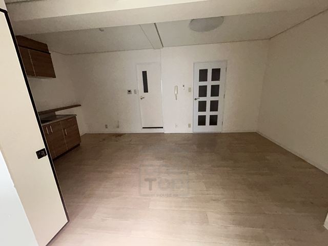 丸矢マンションの居間写真