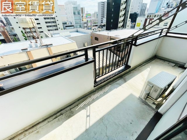 バルコニー　※この写真は同物件の別のお部屋のお写真です。現状優先