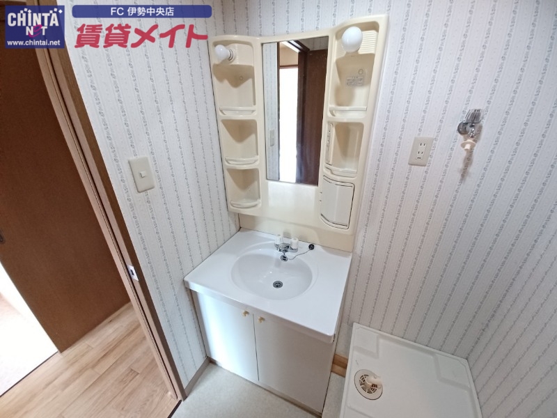 洗面設備　同物件別室反転タイプ画像