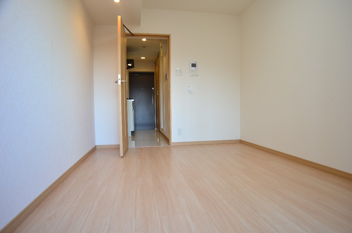 その他部屋・スペース　きれいなフローリングの洋室です。