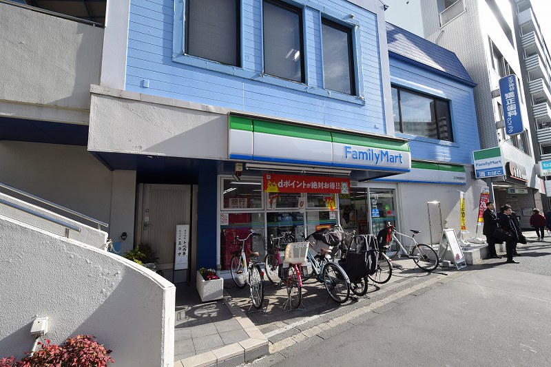 コンビニ　ファミリーマート 王子神谷駅前店（コンビニ）まで215m