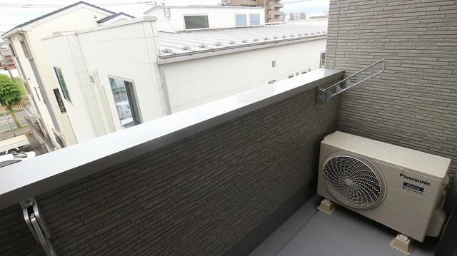 バルコニー　お洗濯にも便利なバルコニー付き