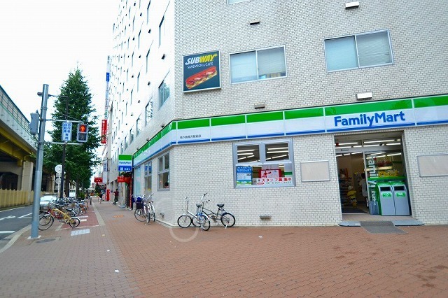 コンビニ　ファミリーマート　西中島四丁目（コンビニ）まで445m