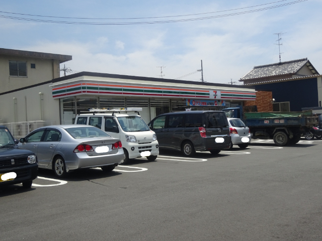 コンビニ　セブンイレブン津市幸町店（コンビニ）まで1081m