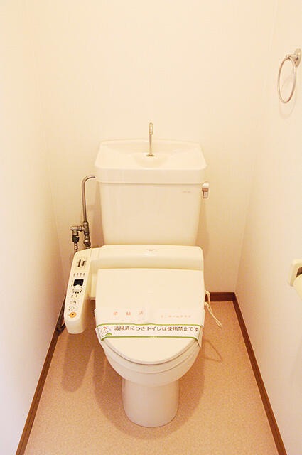 地下鉄空港線 東比恵駅 徒歩2分 7階建 築27年のトイレ写真