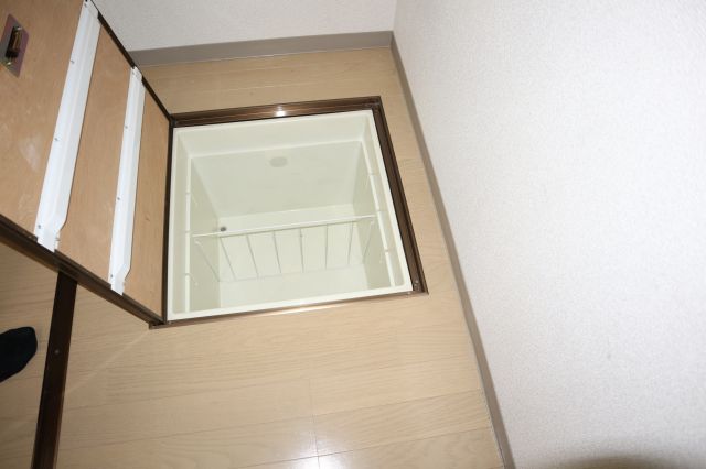 その他部屋・スペース　床下収納庫もあります。