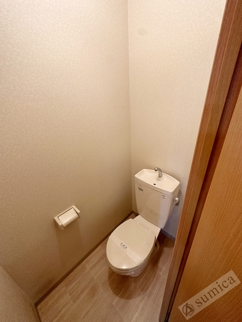 地下鉄谷町線 長原駅 徒歩12分 3階建 築18年のトイレ写真