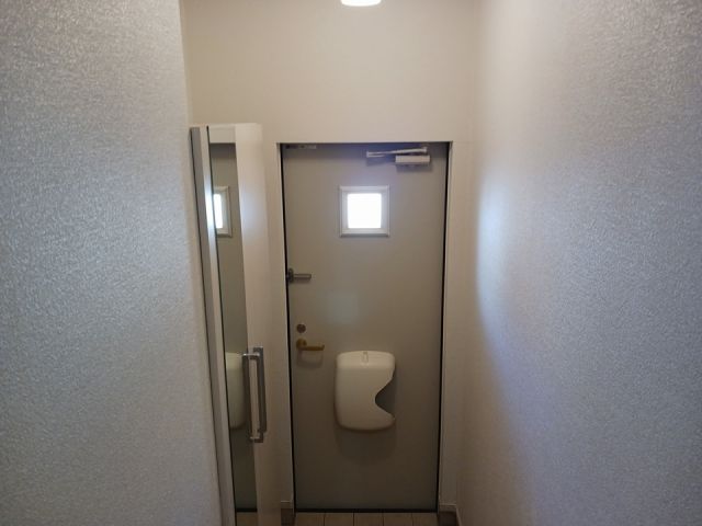 ＪＲ常磐線 友部駅 バス乗車時間：5分 最寄りバス停で下車 徒歩5分 2階建 築15年の玄関写真