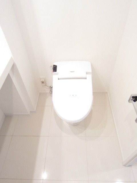 地下鉄御堂筋線 新大阪駅 徒歩8分 15階建 築17年のトイレ写真