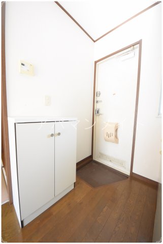 玄関　収納もある玄関です