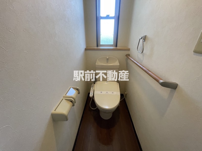 トイレ　温水洗浄便座です