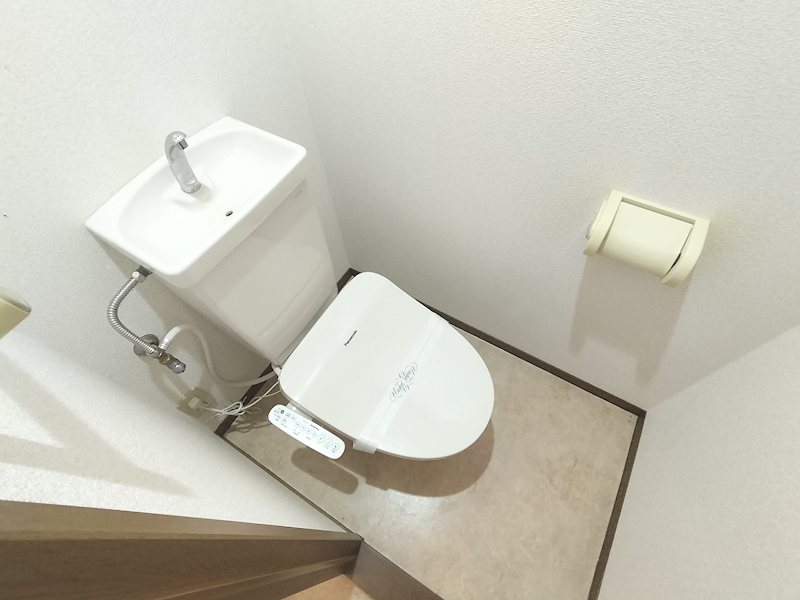 京阪本線 淀駅 徒歩13分 2階建 築32年のトイレ写真
