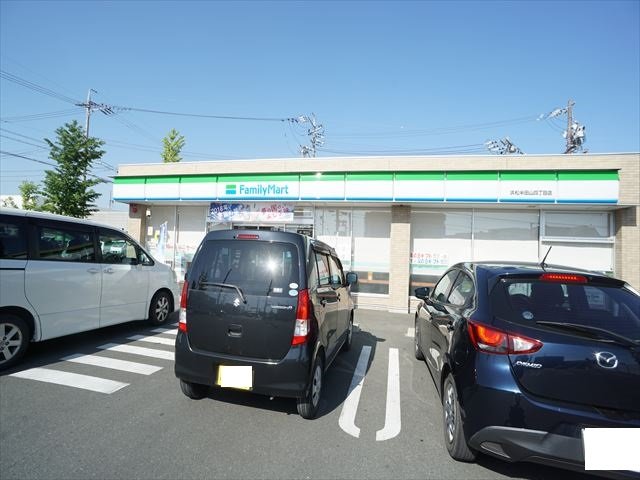 コンビニ　ファミリーマート　浜松半田山四丁目店（コンビニ）まで300m