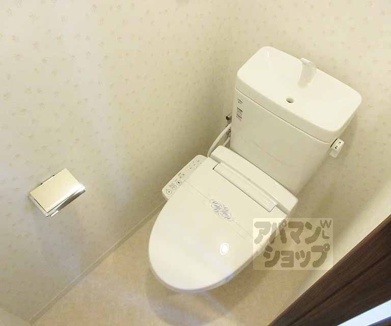 トイレ　ウォシュレット付きです。