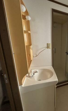 ＪＲ京浜東北線 鶴見駅 バス乗車時間：15分 最寄りバス停で下車 徒歩1分 4階建 築32年の内装写真
