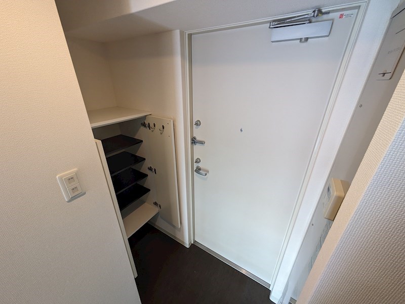 セレニテ西宮本町の玄関写真