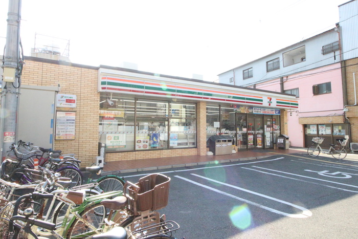 コンビニ　セブンイレブン（コンビニ）まで450m
