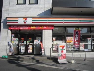 コンビニ　セブンイレブン港区南青山7丁目店（コンビニ）まで180m