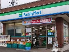 コンビニ　ファミリーマート堀ノ内三丁目水道通り店（コンビニ）まで328m