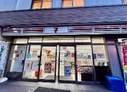 コンビニ　セブンイレブン杉並堀ノ内3丁目店（コンビニ）まで482m