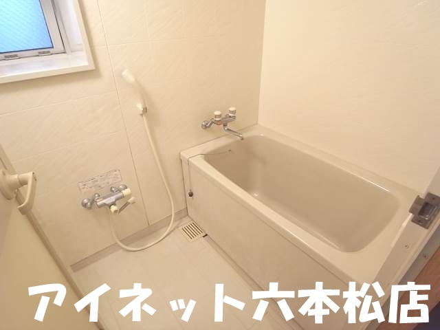 バス・シャワールーム　一日の疲れを流しましょう