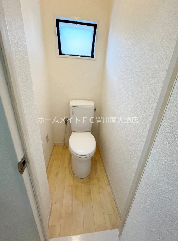 ＪＲ東海道本線 豊橋駅 バス乗車時間：20分 最寄りバス停で下車 徒歩5分 2階建 築36年のトイレ写真