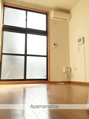 レオパレスドミール 別府の居間写真