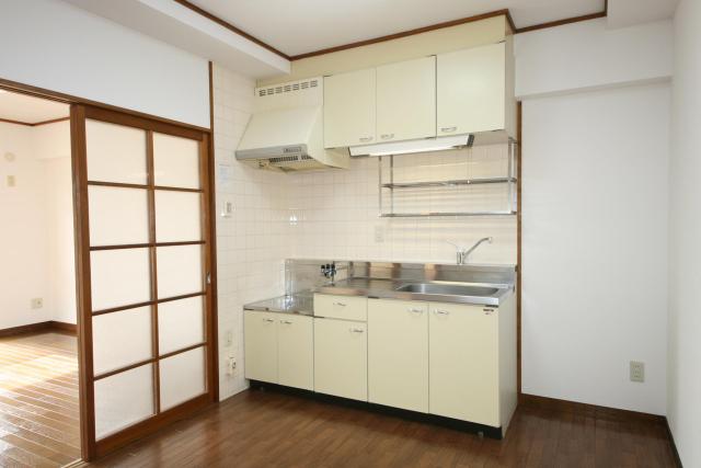 キッチン　※同タイプ部屋の写真です。