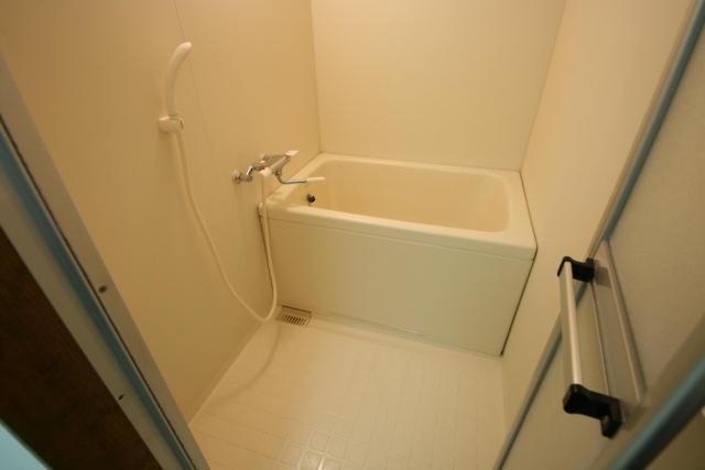 バス・シャワールーム　※同タイプ部屋の写真です。