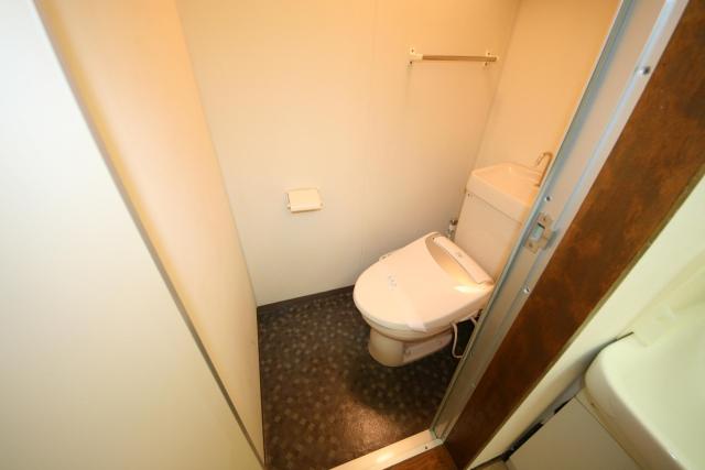 トイレ　※同タイプ部屋の写真です。