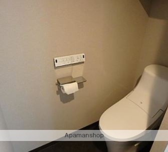 都営三田線 板橋区役所前駅 徒歩9分 5階建 築8年のトイレ写真