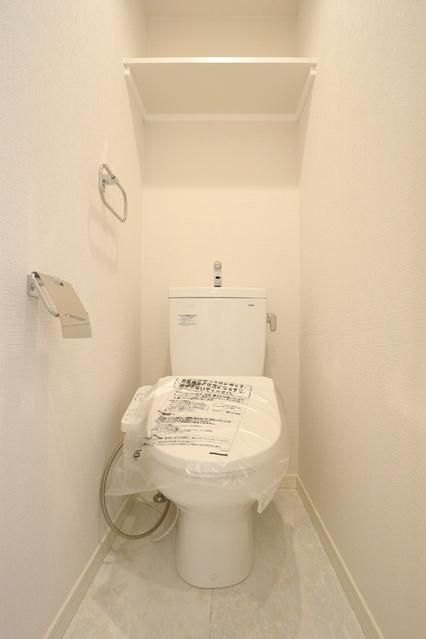 日暮里・舎人ライナー 西新井大師西駅 徒歩10分 3階建 築3年のトイレ写真