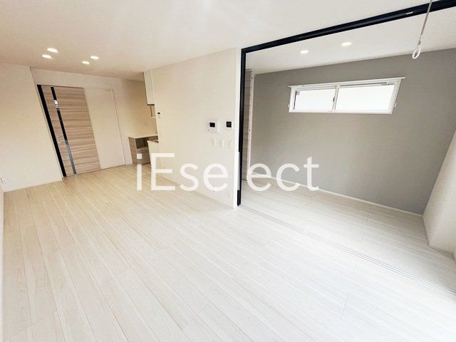 その他部屋・スペース　別角度のリビングです