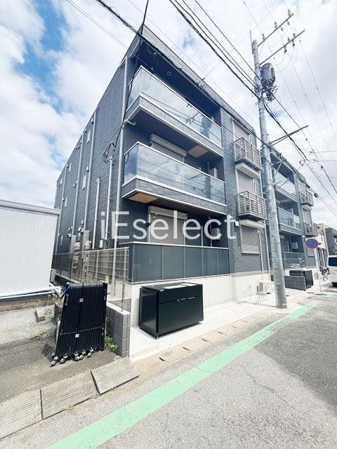 建物外観　周辺には商業施設も多いので生活しやすい場所にございます