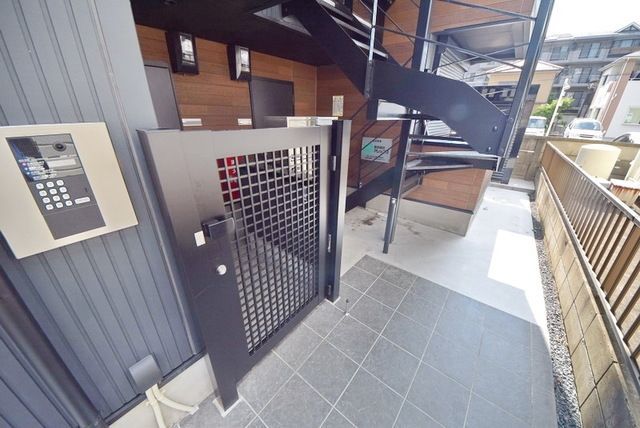 エントランス　お部屋探しはタウンハウジング稲毛店まで！ＴＥＬ：043-…