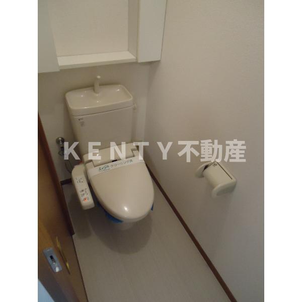 トイレ　落ち着いた色調のトイレです