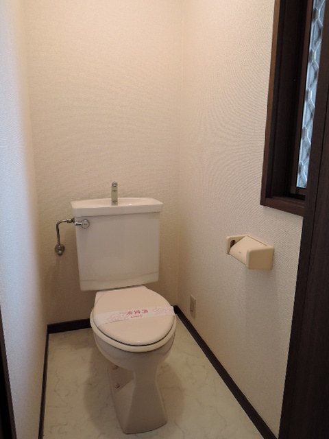 トイレ　窓のあるトイレです。