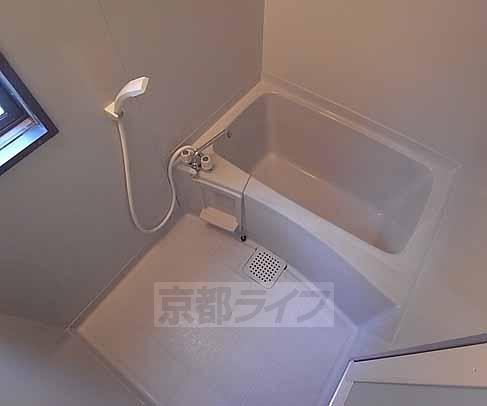 地下鉄烏丸線 国際会館駅 徒歩2分 2階建 築47年の風呂写真