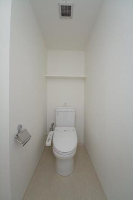 トイレ　※写真は同タイプ住戸です。