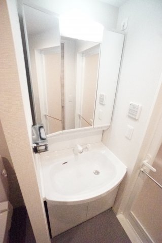 洗面設備　※同物件・同タイプの写真です。