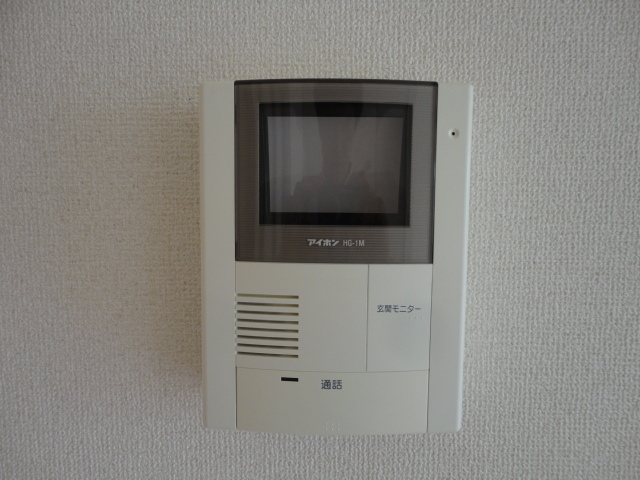 セキュリティ　映像で来訪者確認ができる、ＴＶモニタ付インターホン付き◎