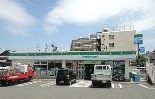 コンビニ　ファミリーマート（コンビニ）まで850m